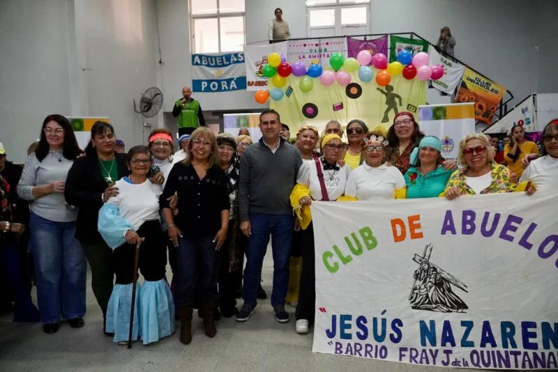 Adultos mayores celebran con música y baile en la Casa Paraguaya