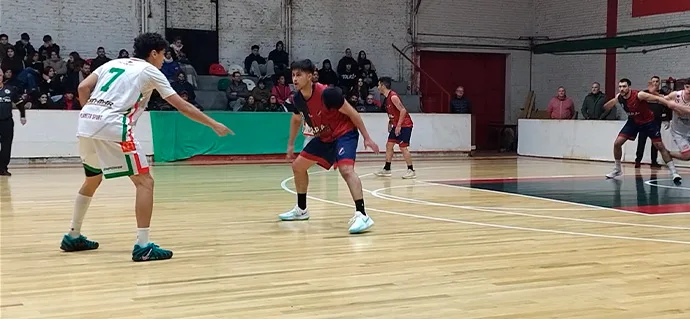 Alem consigue un triunfo clave ante Barrio Hospital en un duelo ajustado