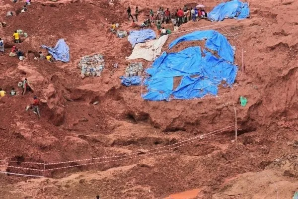 Camerún detecta cerca de 200 minas artesanales ilegales ligadas a redes extranjeras