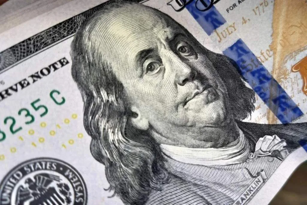 Cotización estable del dólar oficial y financiero en la última rueda de la semana