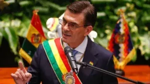 Crece la tensión en Bolivia con nuevas protestas y exigencias de renuncia a Rodrigo Paz