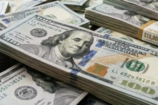 El dólar oficial muestra leve retroceso pero el mercado proyecta nuevas subas hacia fin de año