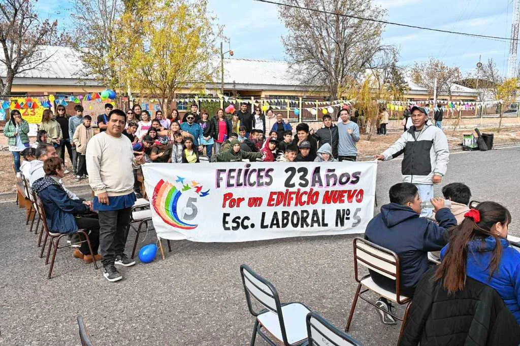 Escuela Laboral N° 5 de Huergo celebró 23 años y renovó el pedido de un edificio propio