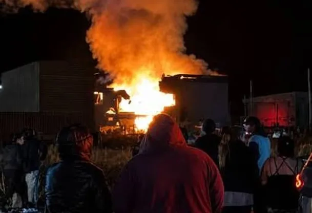 Explosión en Santa Cruz deja víctimas fatales y varios heridos en complejo habitacional