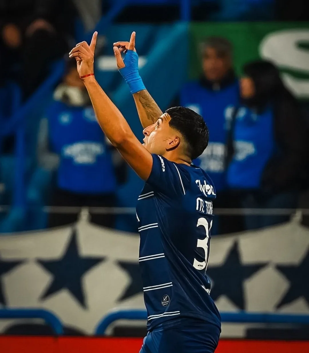 Gimnasia avanzó a cuartos de final tras vencer a Vélez con un jugador menos