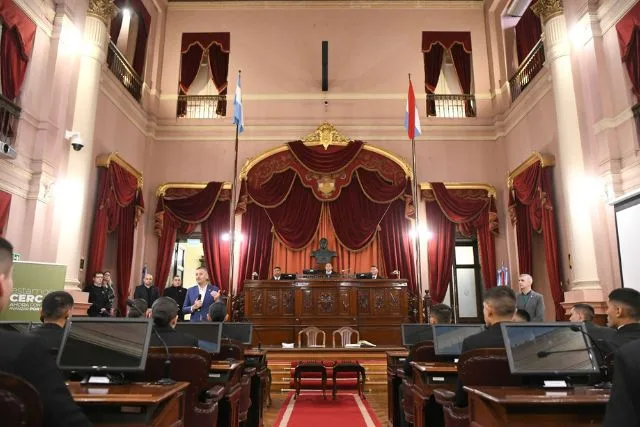 Gustavo Hein recibió a cadetes de la Policía en la Cámara de Diputados de Entre Ríos