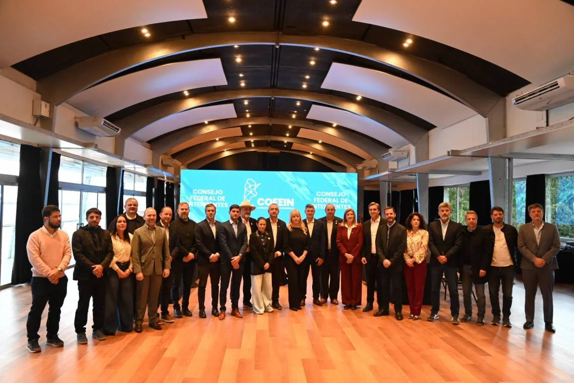 Intendentes exigen participación en el impuesto a los combustibles y mayor apoyo financiero