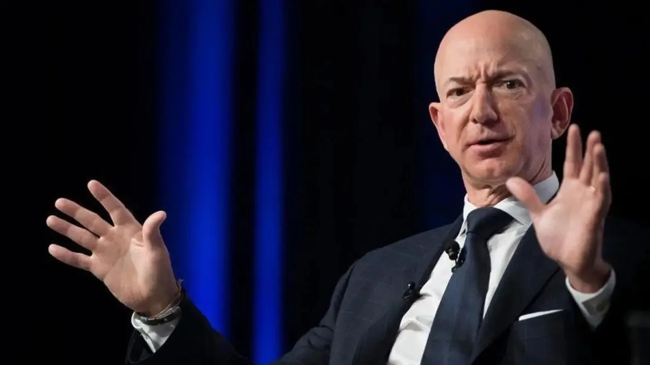 Jeff Bezos señala que la inteligencia artificial podría reducir costos en vivienda y alimentos
