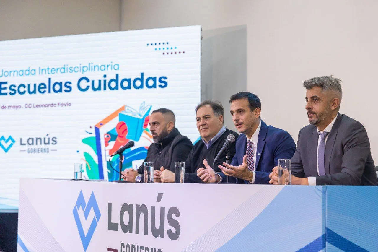 Jornada interdisciplinaria impulsa la prevención de la violencia digital en escuelas de Lanús