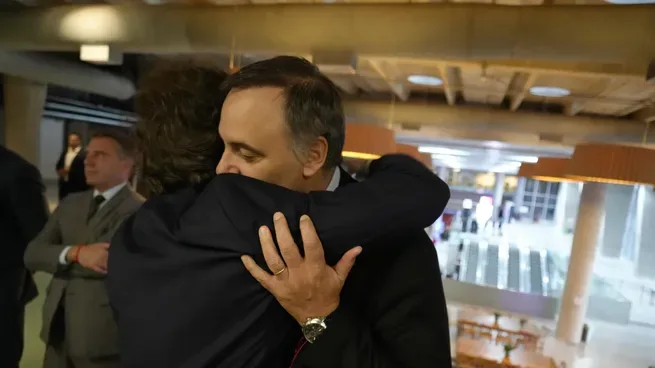 La crisis interna en el Gobierno por la continuidad de Manuel Adorni se profundiza