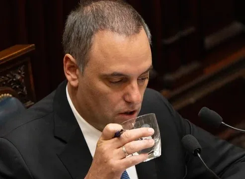 Manuel Adorni pospone presentación de su declaración jurada hasta comienzos de junio