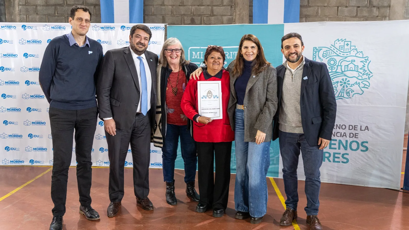 Más de mil familias de Moreno recibieron escrituras que garantizan la titularidad de sus viviendas