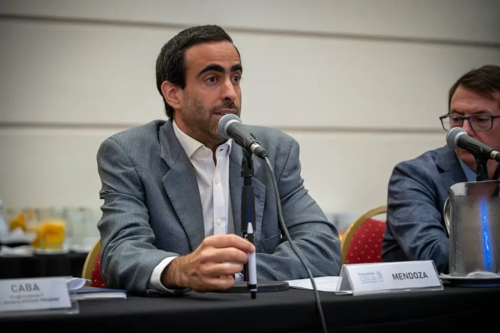 Mendoza impulsa reformas para atraer inversiones y reorganiza organismos clave
