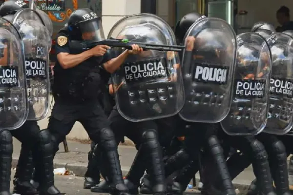 Represión policial en protesta por el cierre masivo de pymes en la General Paz