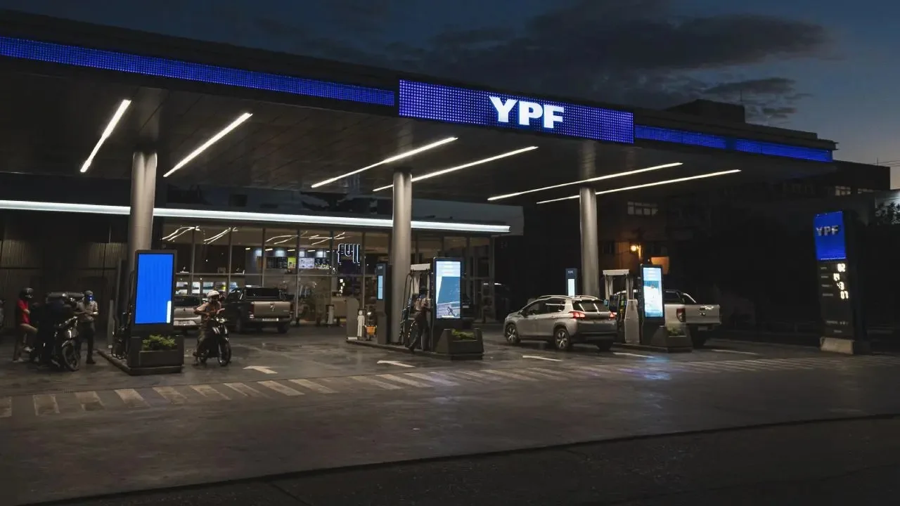 YPF ajusta el precio de nafta y gasoil tras 45 días de estabilidad en los surtidores