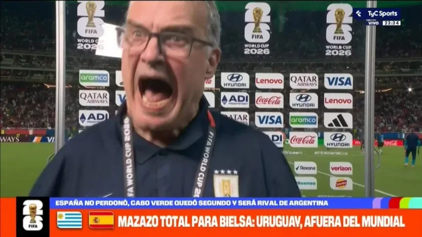 Bielsa critica duramente su etapa en Uruguay tras la eliminación prematura en el Mundial