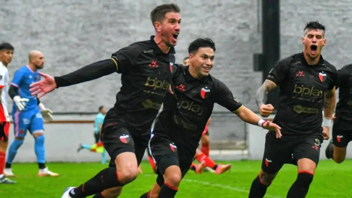 Colón busca afirmarse en la punta visitando a Chaco For Ever en la última fecha de la primera rueda