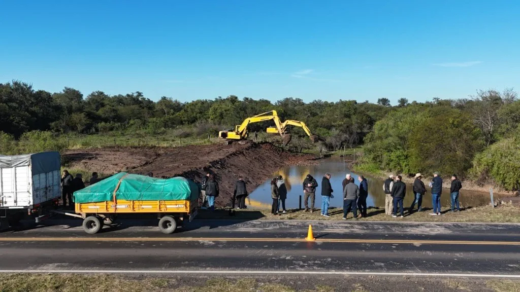 Comienzan trabajos de limpieza en el canal Río Muerto tras dos décadas de reclamos