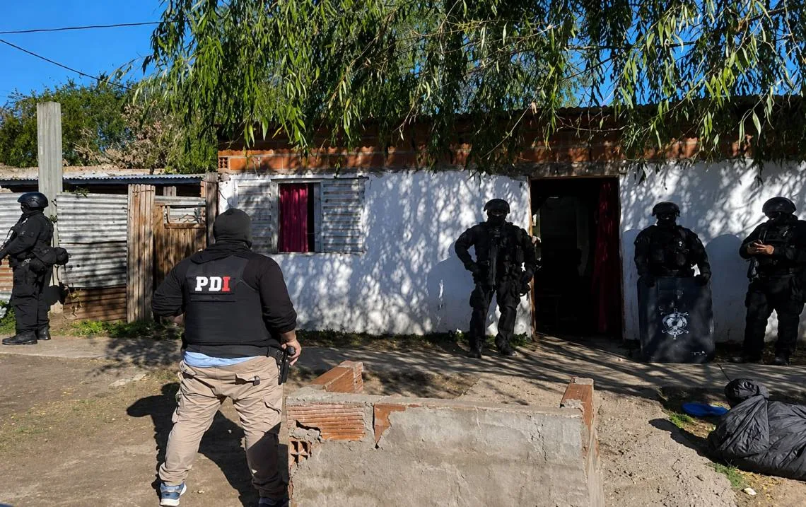 Desmantelan presunta red de microtráfico tras allanamientos en Adelina Centro y Santa Fe