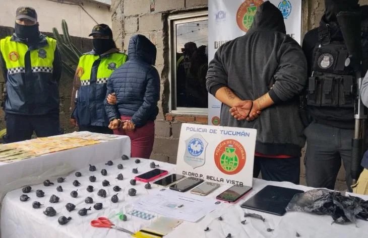 Detienen a un padre y su hija acusados de traficar marihuana y cocaína con delivery