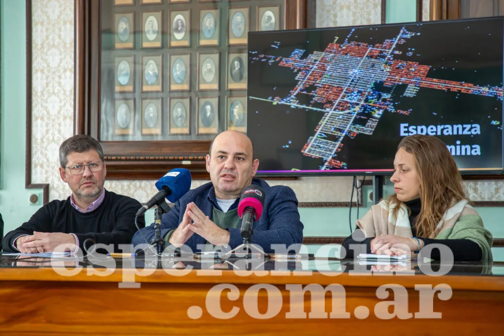 Esperanza inicia nuevas obras cloacales y avanza en modernización del alumbrado público