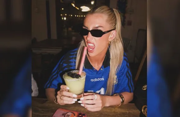 Kelci Rose, la futbolista inglesa que acompaña a Marcos Senesi en el Mundial 2026