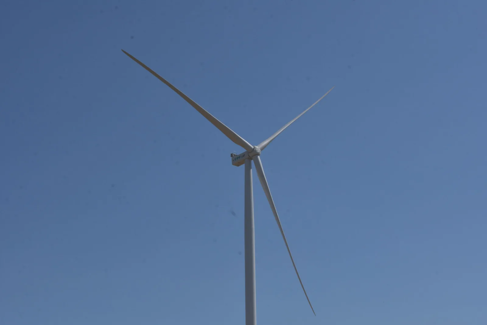 Olavarría propone una tasa anual de 5.200 dólares por cada aerogenerador eólico instalado