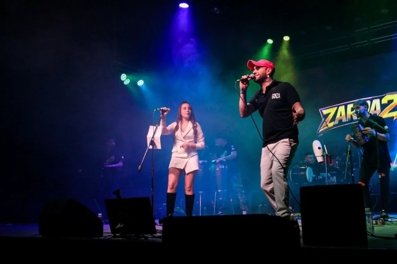 Ushuaia vivió una vibrante “Noche Tropical” con artistas locales y música en vivo
