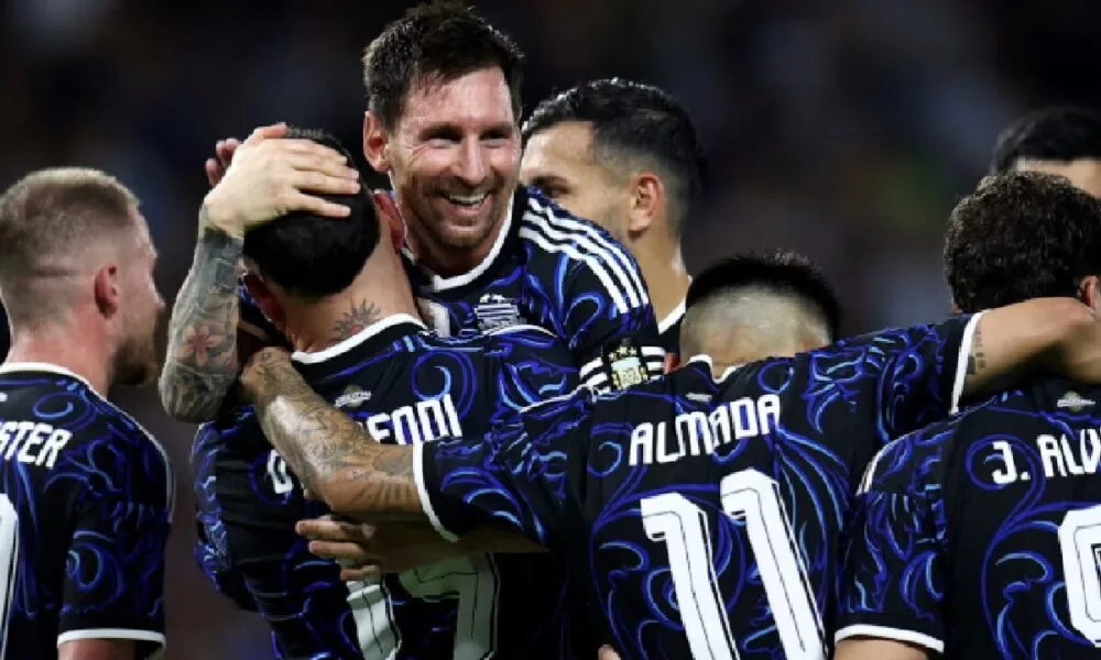 Argentina usará camiseta azul ante Inglaterra en semifinales de Mundial 2026, como en 1986 y 1998