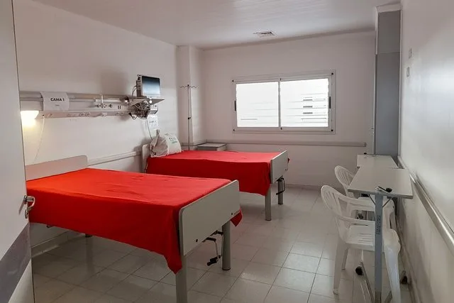 Reabren la sala F del hospital Centenario tras una reparación clave en su infraestructura
