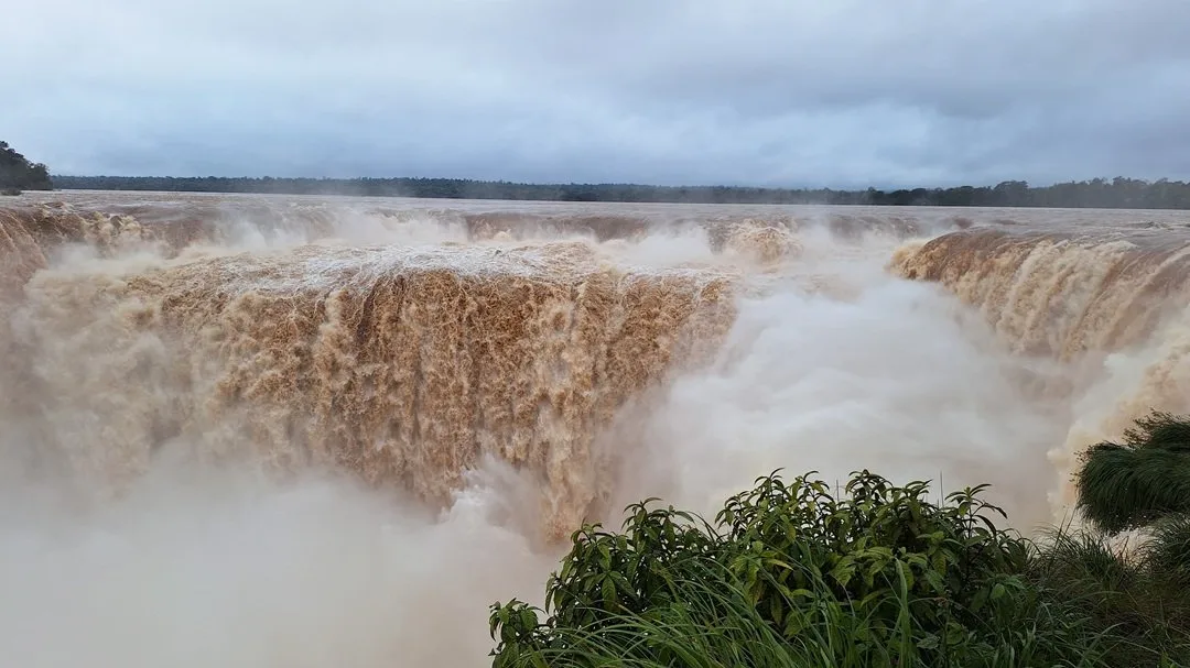 Cerraron temporalmente el acceso a la Garganta del Diablo por crecida del río Iguazú