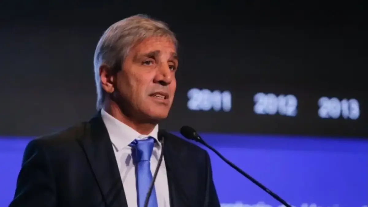 Economistas advierten sobre riesgos cambiarios en el plan financiero hasta 2027