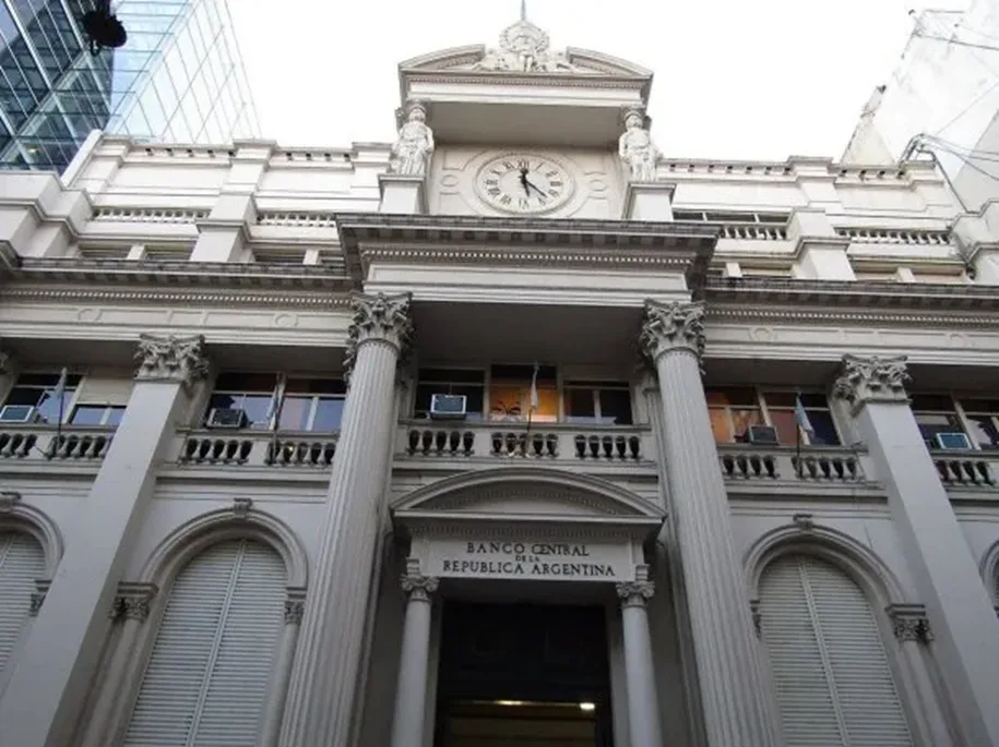 El Banco Central alcanzó su mayor compra diaria de dólares desde 2022 en la era Milei