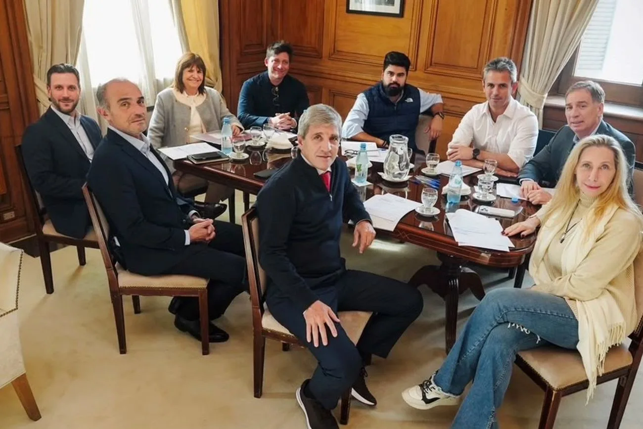 El Gobierno organiza la agenda legislativa y avanza en reformas económicas tras reunión política