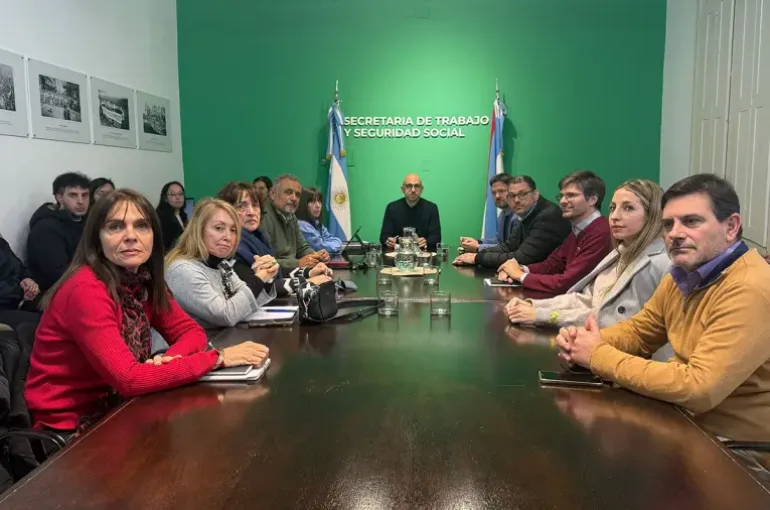 Gobierno provincial y gremios estatales reanudan negociación salarial tras cuarto intermedio