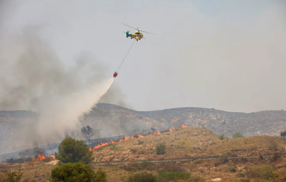 Incendio devastador en Almería deja al menos 12 muertos y decenas desaparecidos