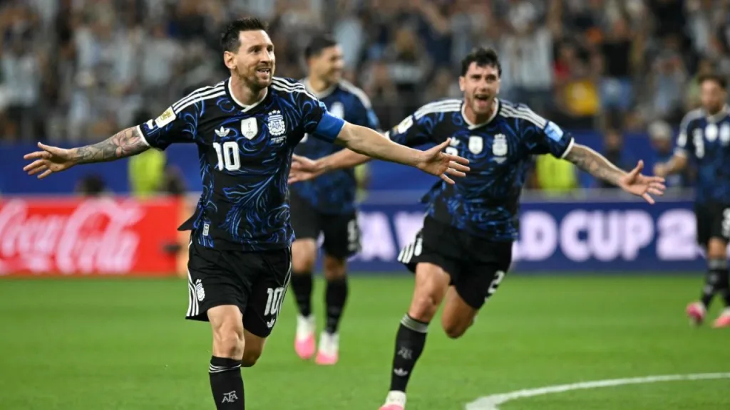 La AFA solicitó usar la camiseta azul para la semifinal ante Inglaterra en el Mundial 2026