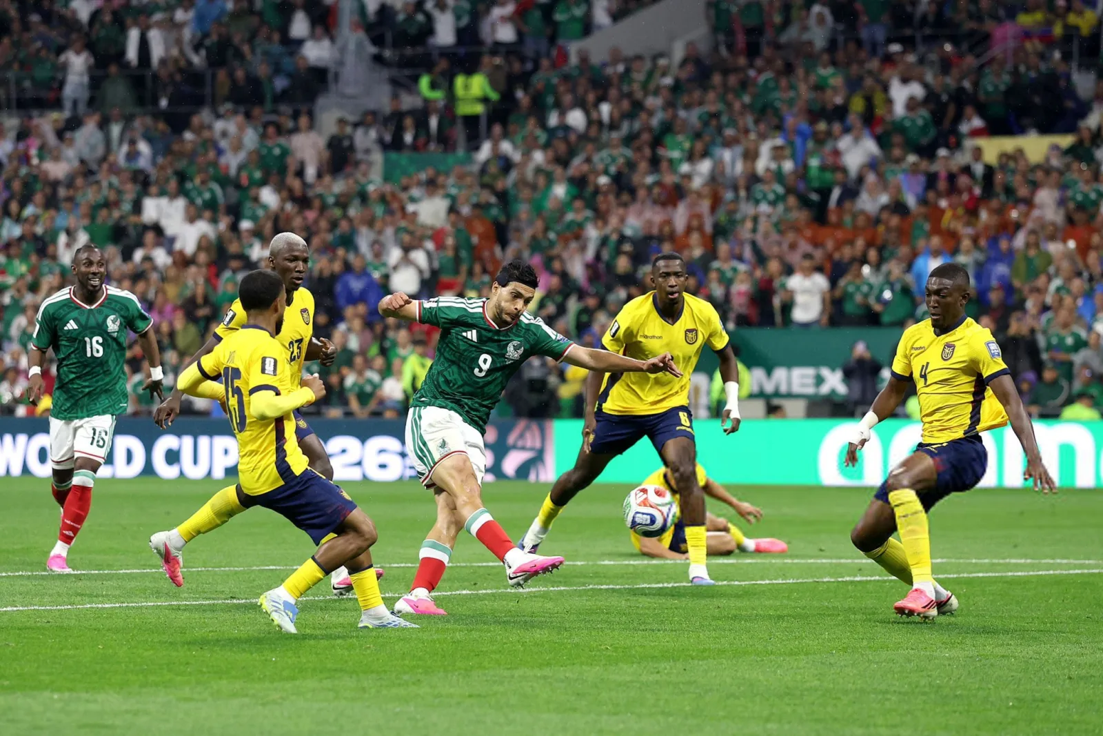 México avanza a octavos tras vencer 2-0 a Ecuador en el Mundial