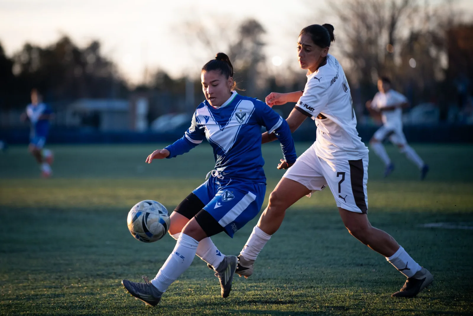 Platense sufre su primera derrota en el torneo tras perder con Vélez Sársfield