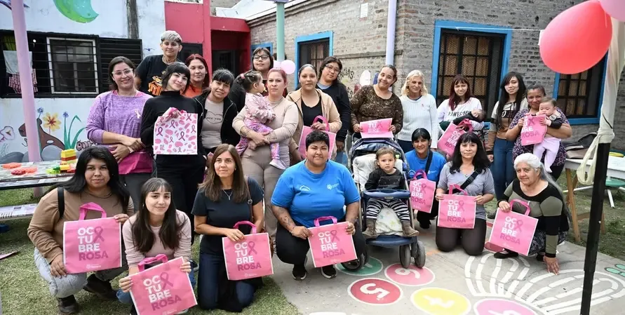 Rosario consolida una estrategia integral para prevenir el cáncer de mama en mujeres fuera del sistema