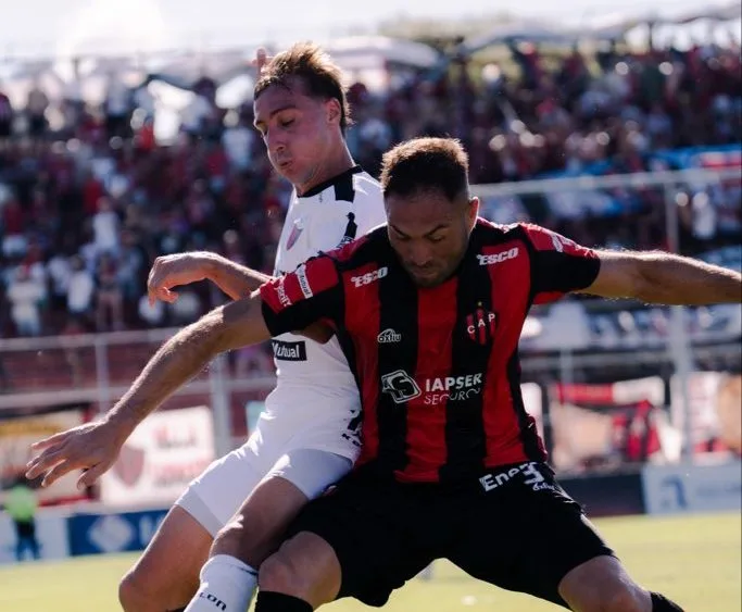 Colón y Patronato se enfrentan en un duelo clave para sus aspiraciones en la Primera Nacional